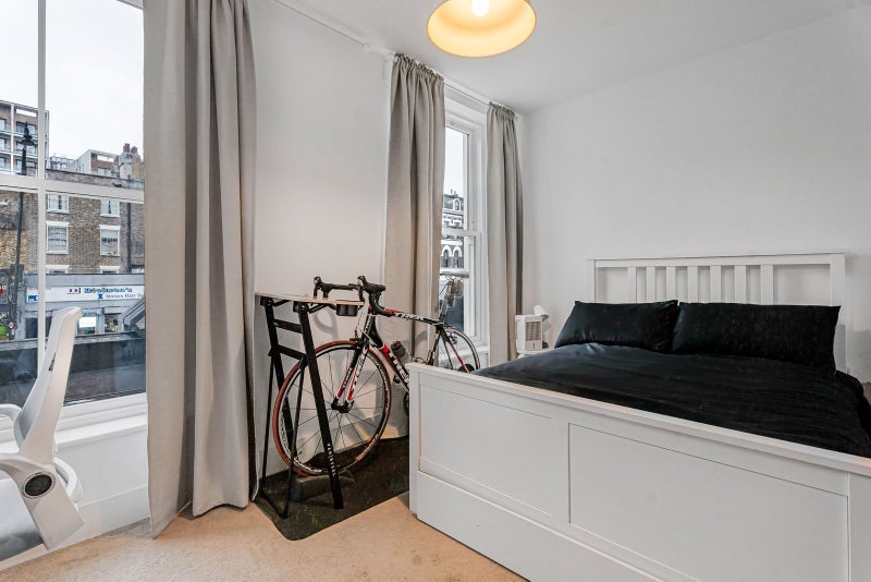 Flat Kingsland Road in Greater London