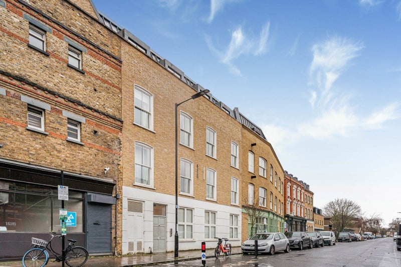 Flat Kingsland Road in Greater London