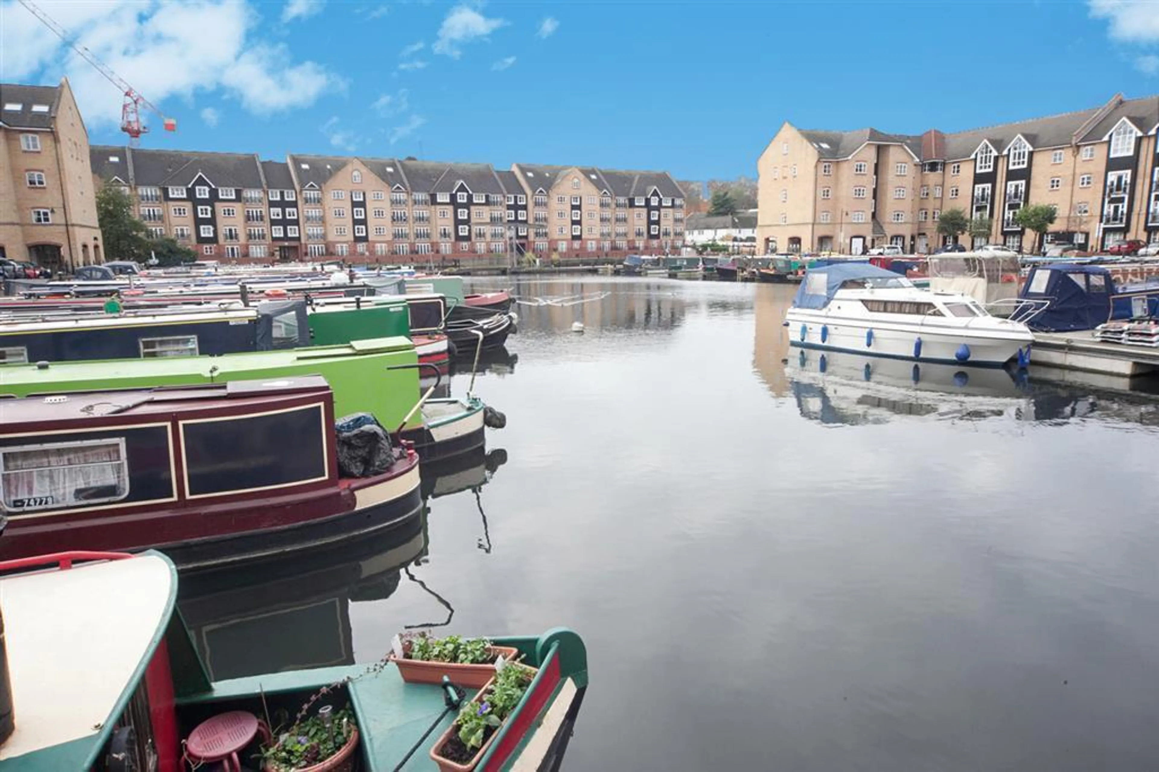 Flat Dickinson Quay in Dacorum