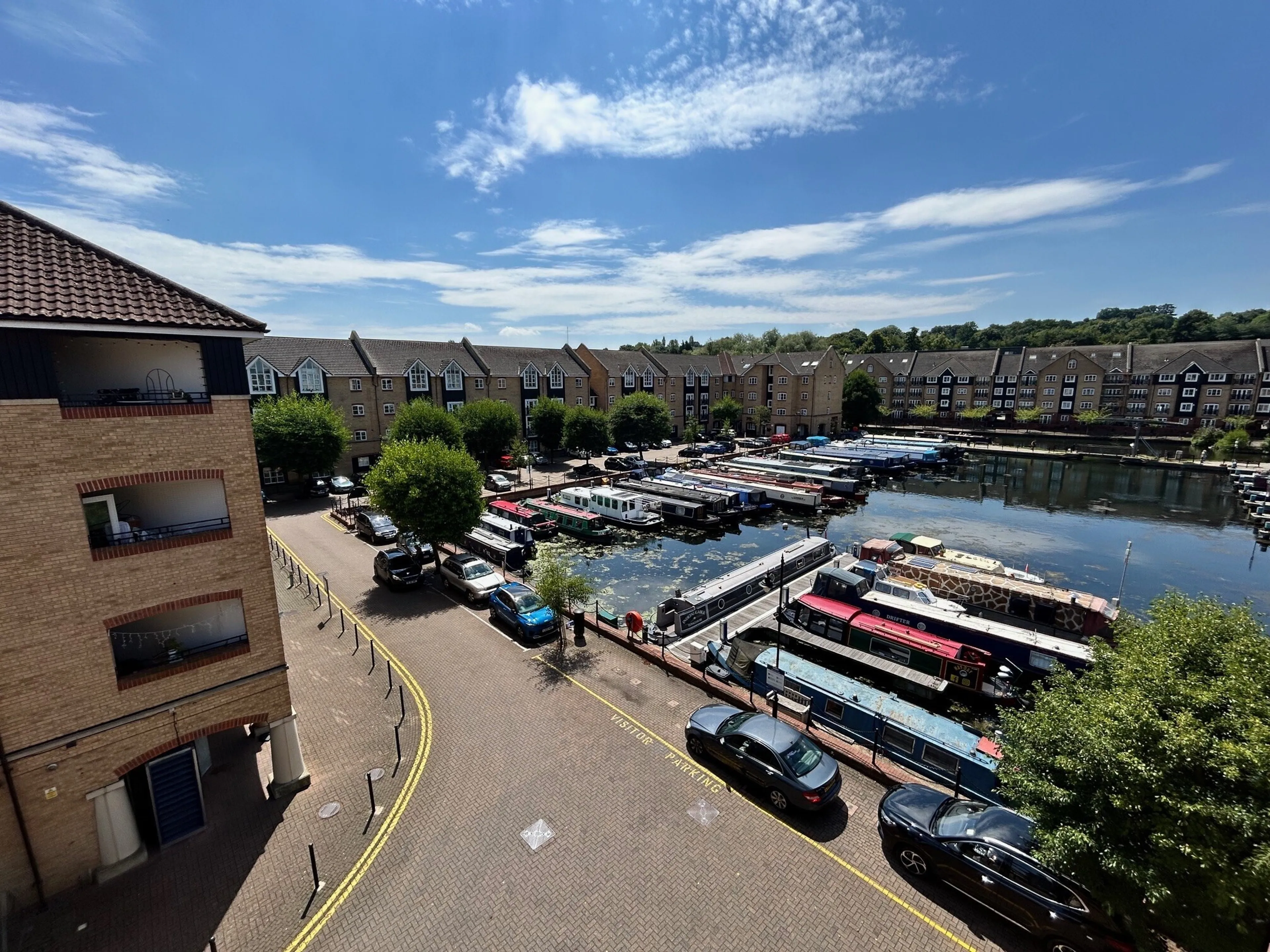 Flat Dickinson Quay in Dacorum