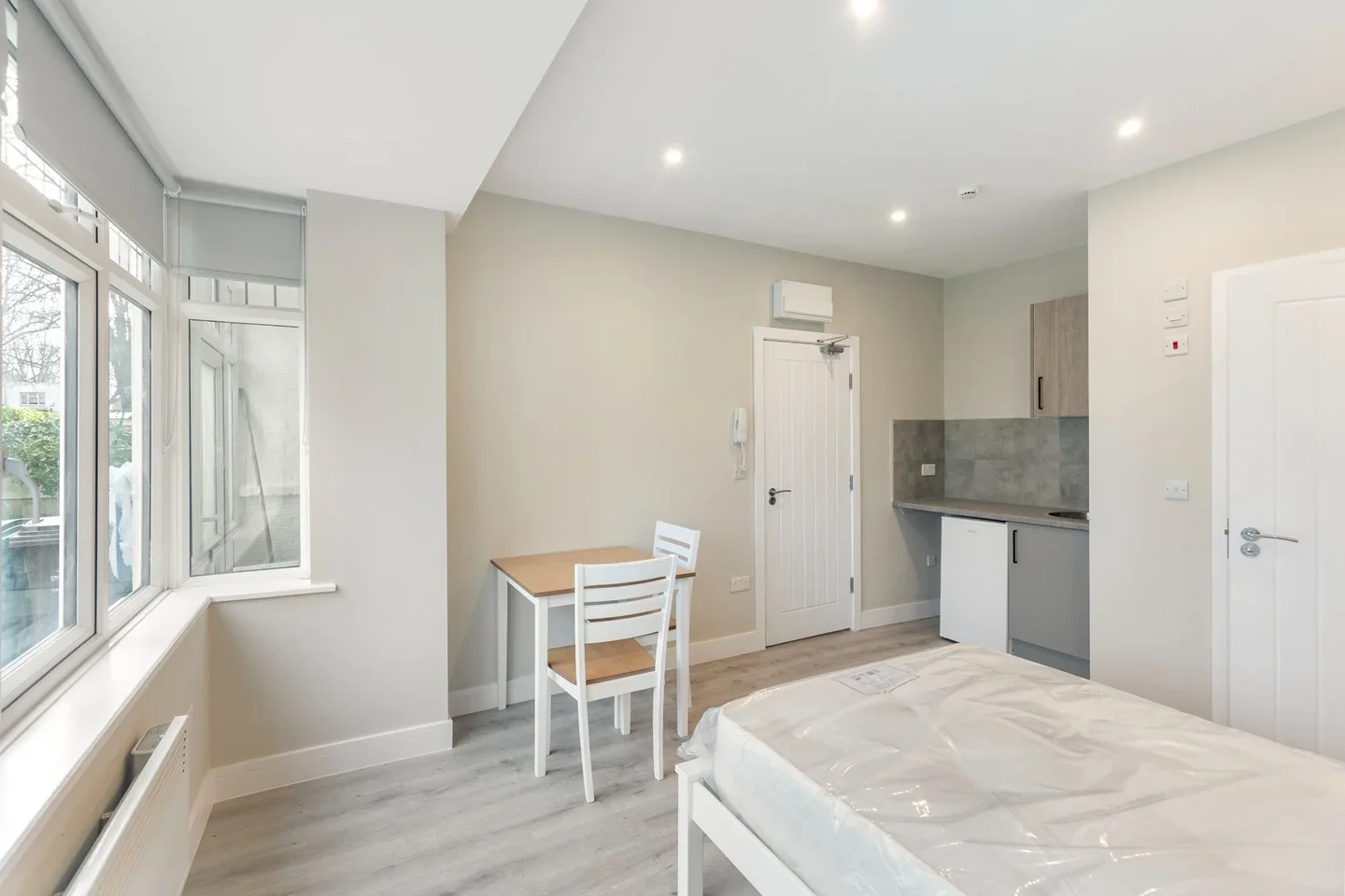 Flat Talbot Road in Greater London
