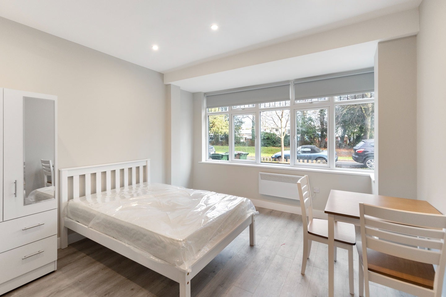 Flat Talbot Road in Greater London