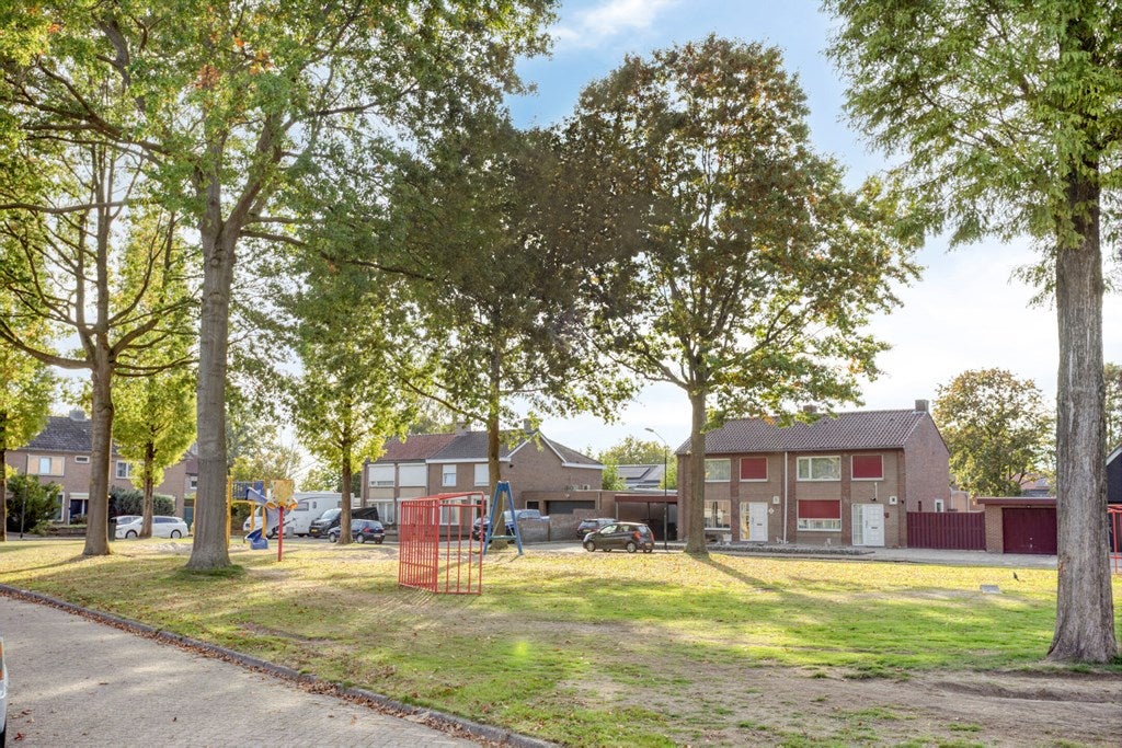 Twee-onder-één-kap te koop: Prinses Margrietstraat 13, Budel-Dorplein