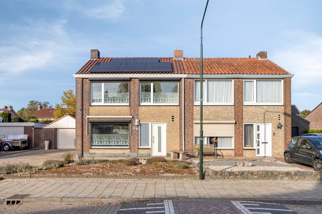 Twee-onder-één-kap te koop: Prinses Margrietstraat 13, Budel-Dorplein