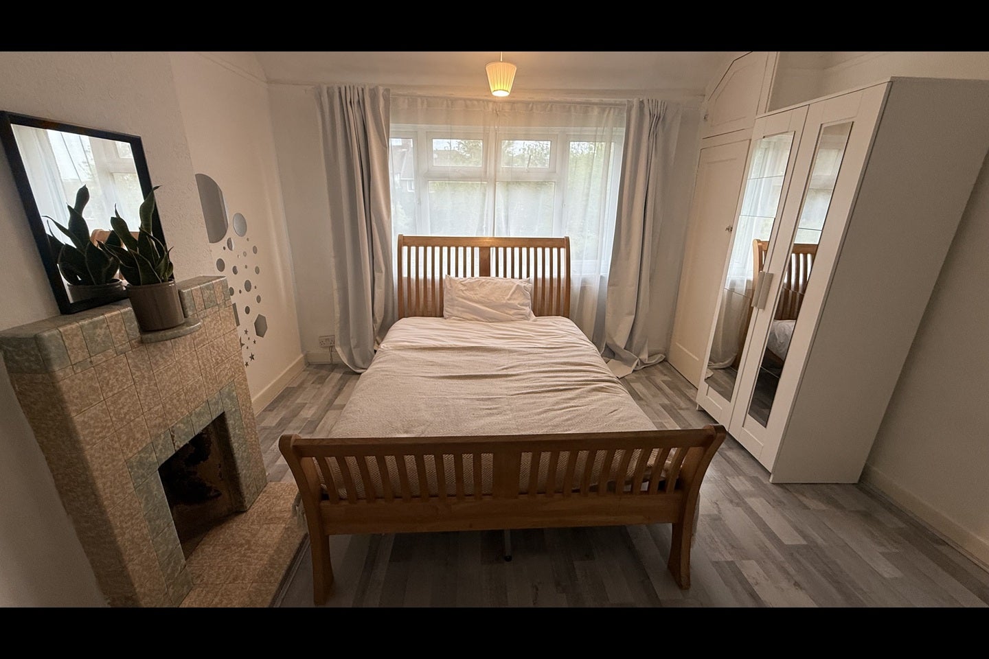 Room Brampton Grove in Greater London