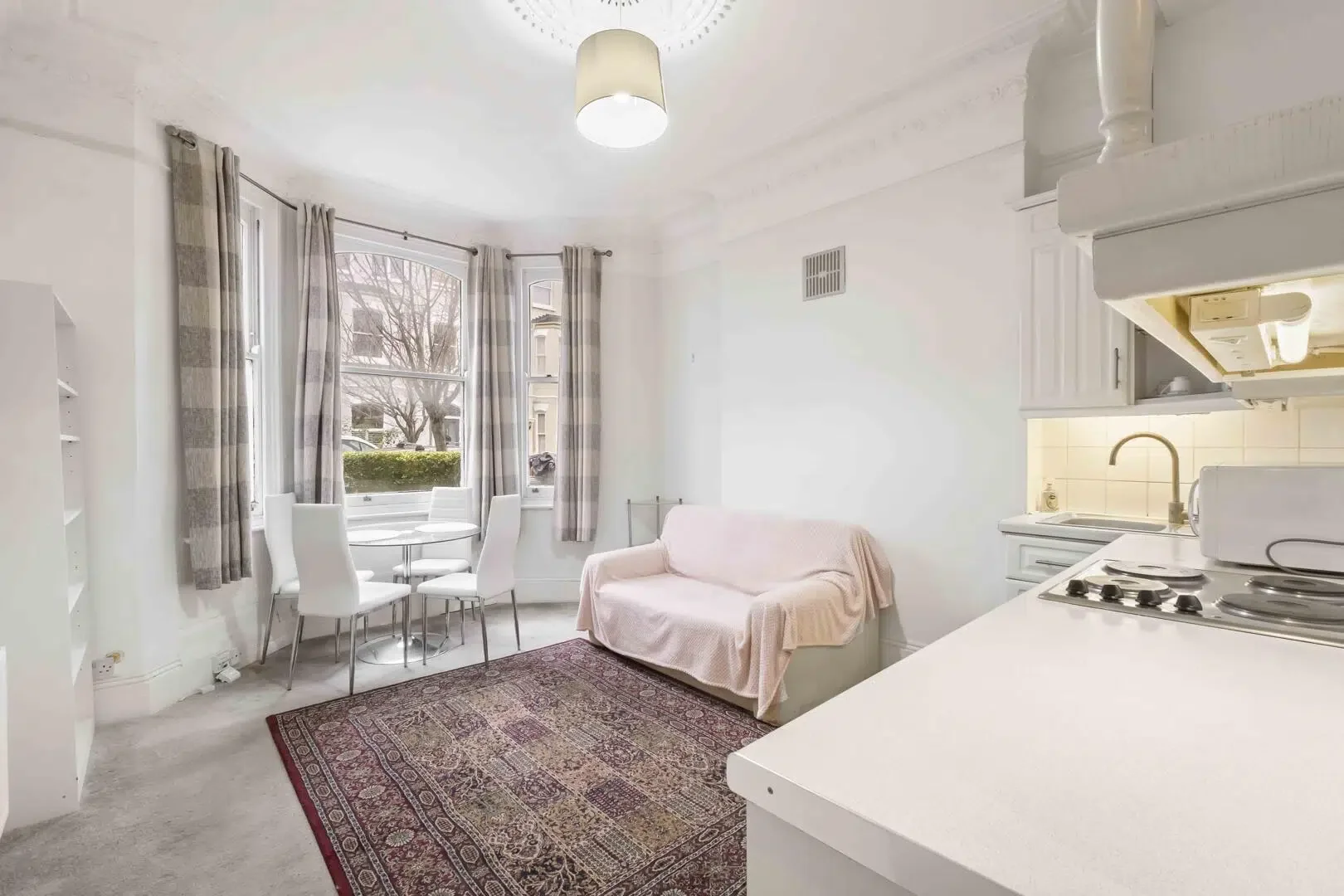 Flat Rostrevor Road in Greater London