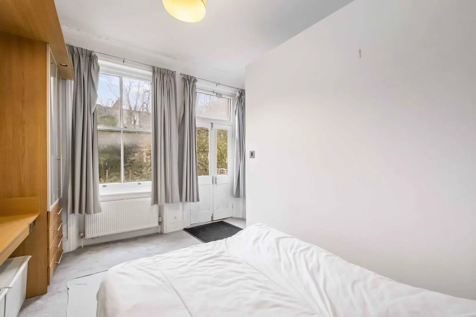 Flat Rostrevor Road in Greater London