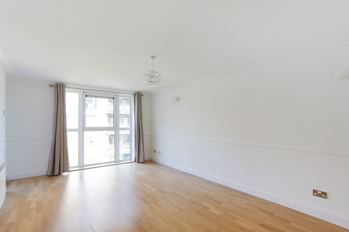 Flat Glaisher Street in Greater London
