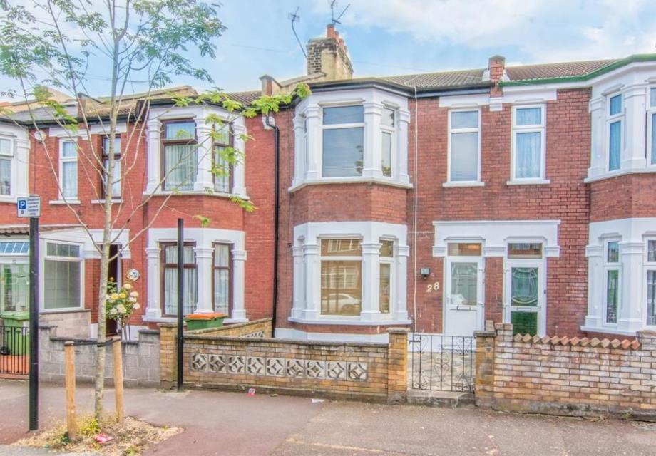 House Northfield Road in Greater London