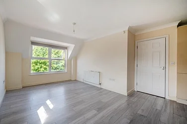 Flat Ravenscroft Road in Greater London