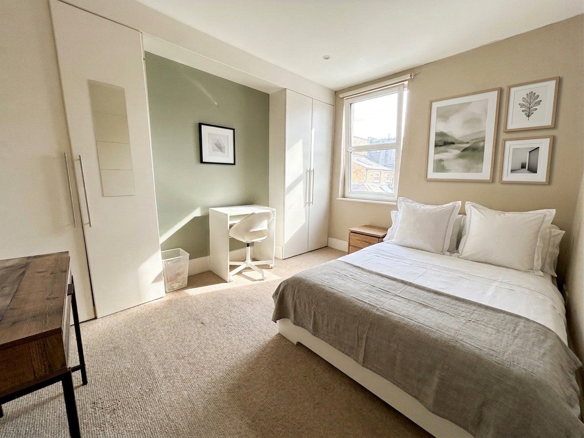 Room Marville Road in Greater London