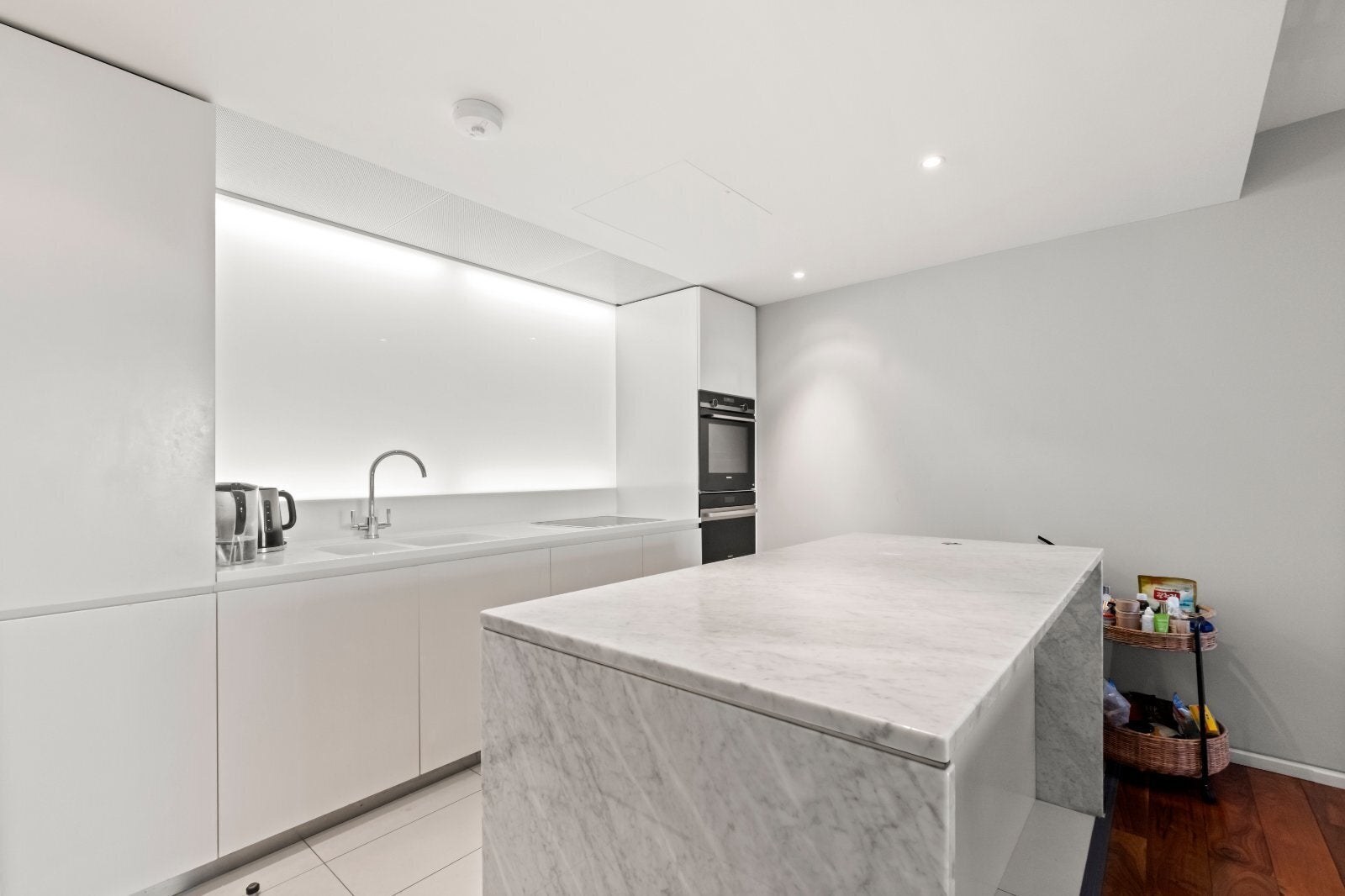 Flat Hester Road in Greater London