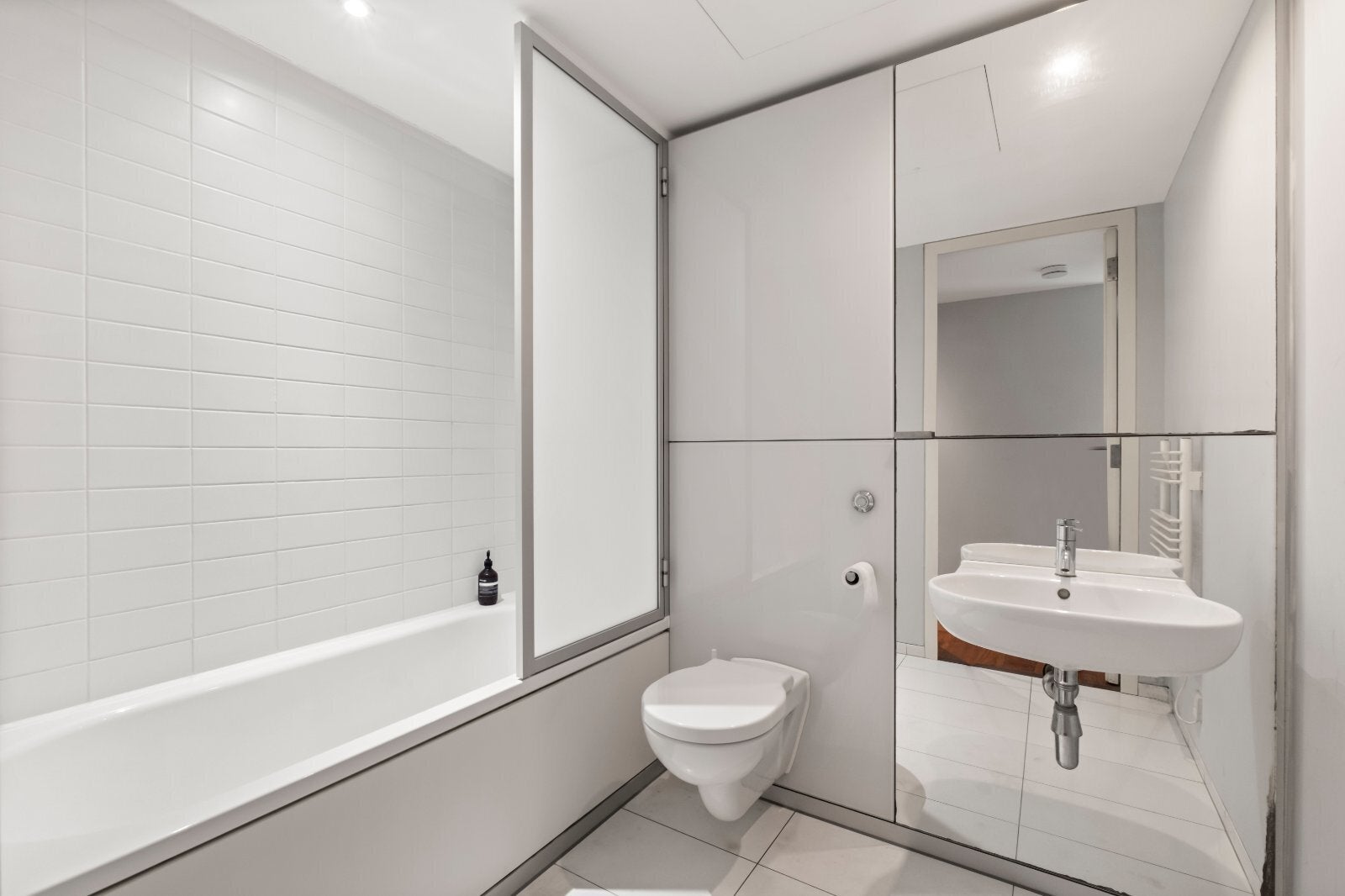 Flat Hester Road in Greater London