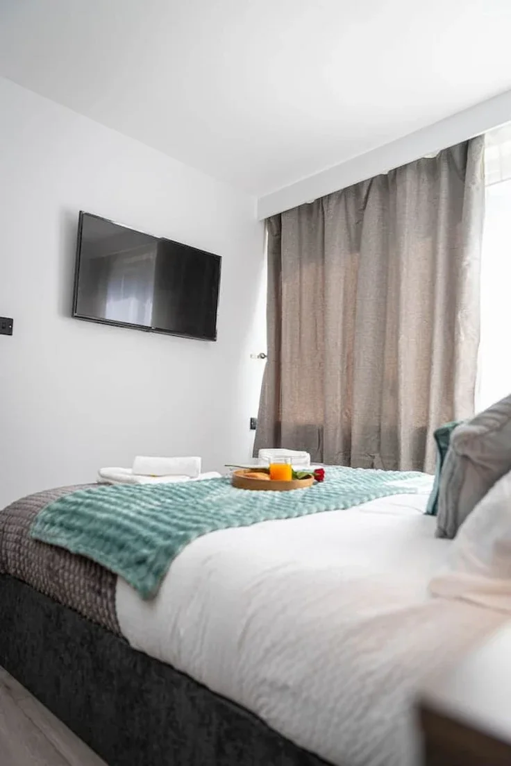 Flat Dunsterville Way in Greater London