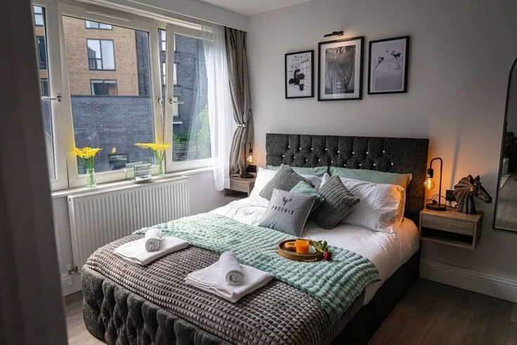 Flat Dunsterville Way in Greater London