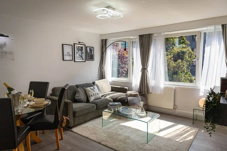 Flat Dunsterville Way in Greater London