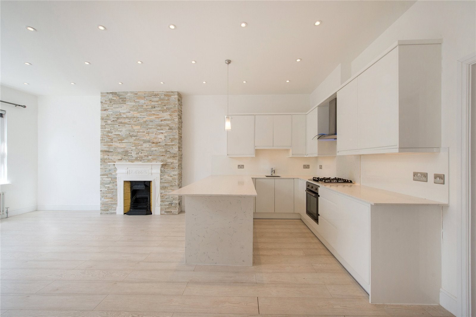 Flat Downside Crescent in Greater London