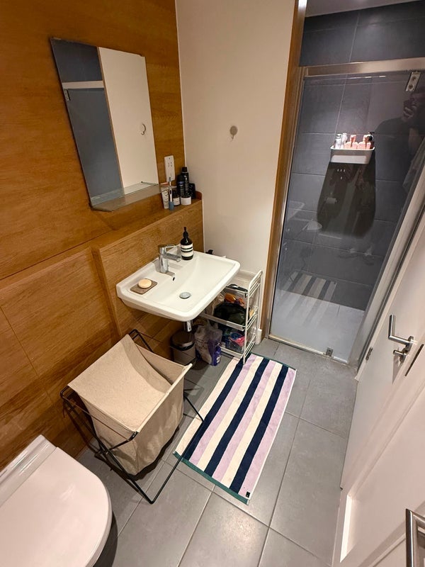 Room Glebe Road in Greater London