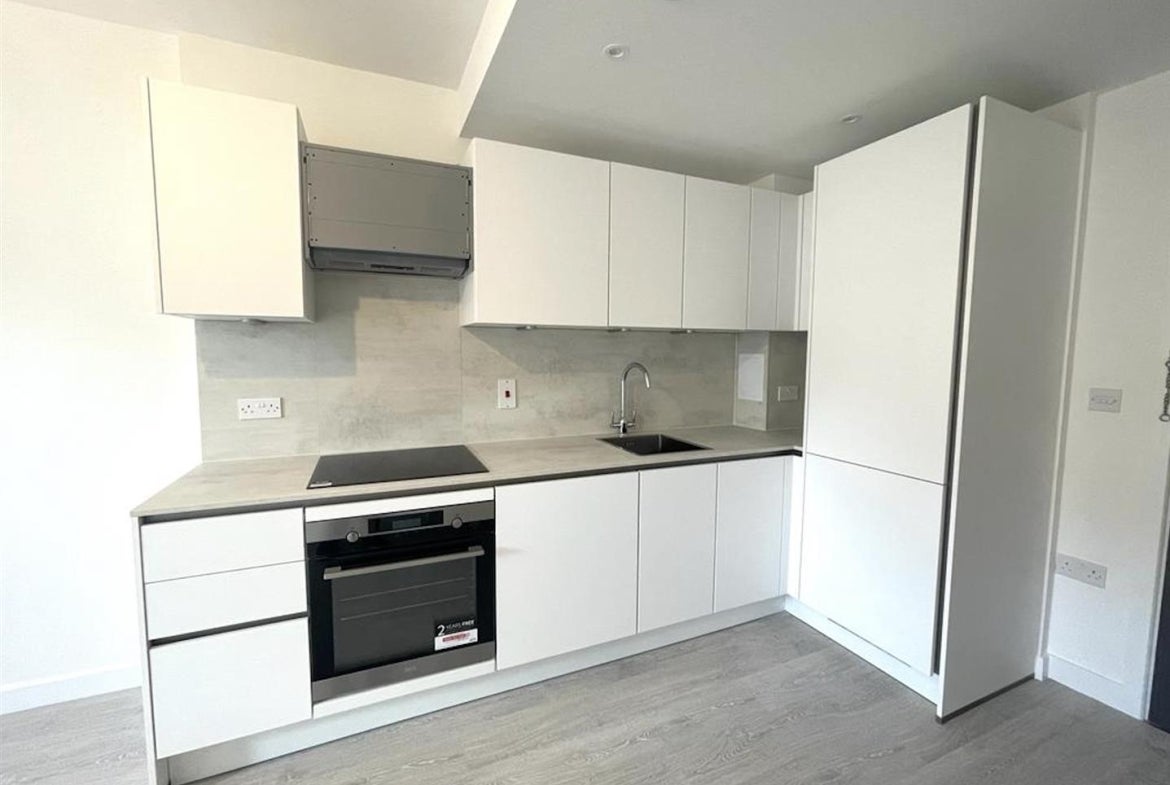 Flat CROWLAND AVENUE in London
