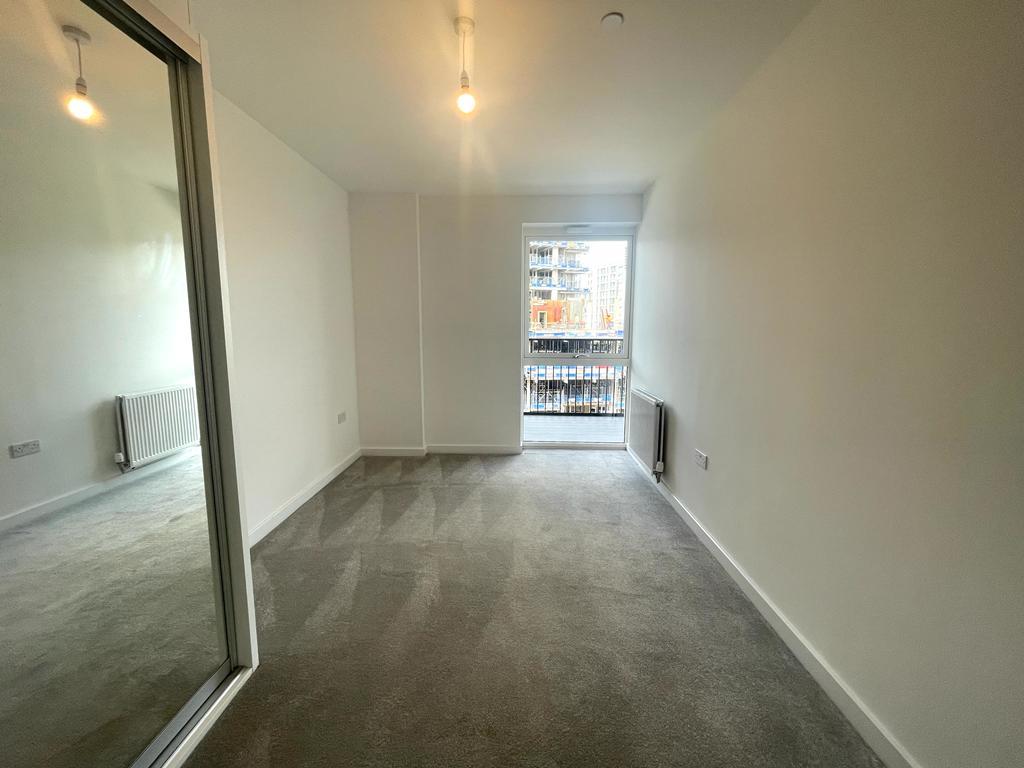 Flat CROWLAND AVENUE in London