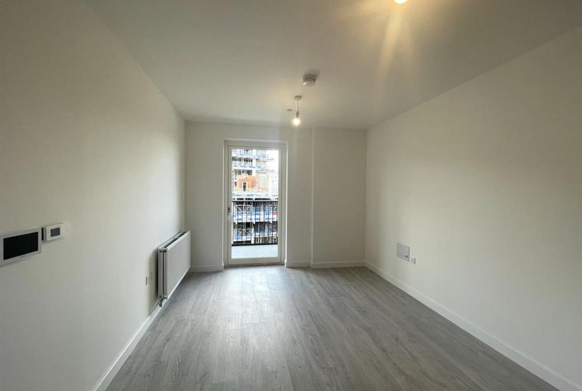 Flat CROWLAND AVENUE in London