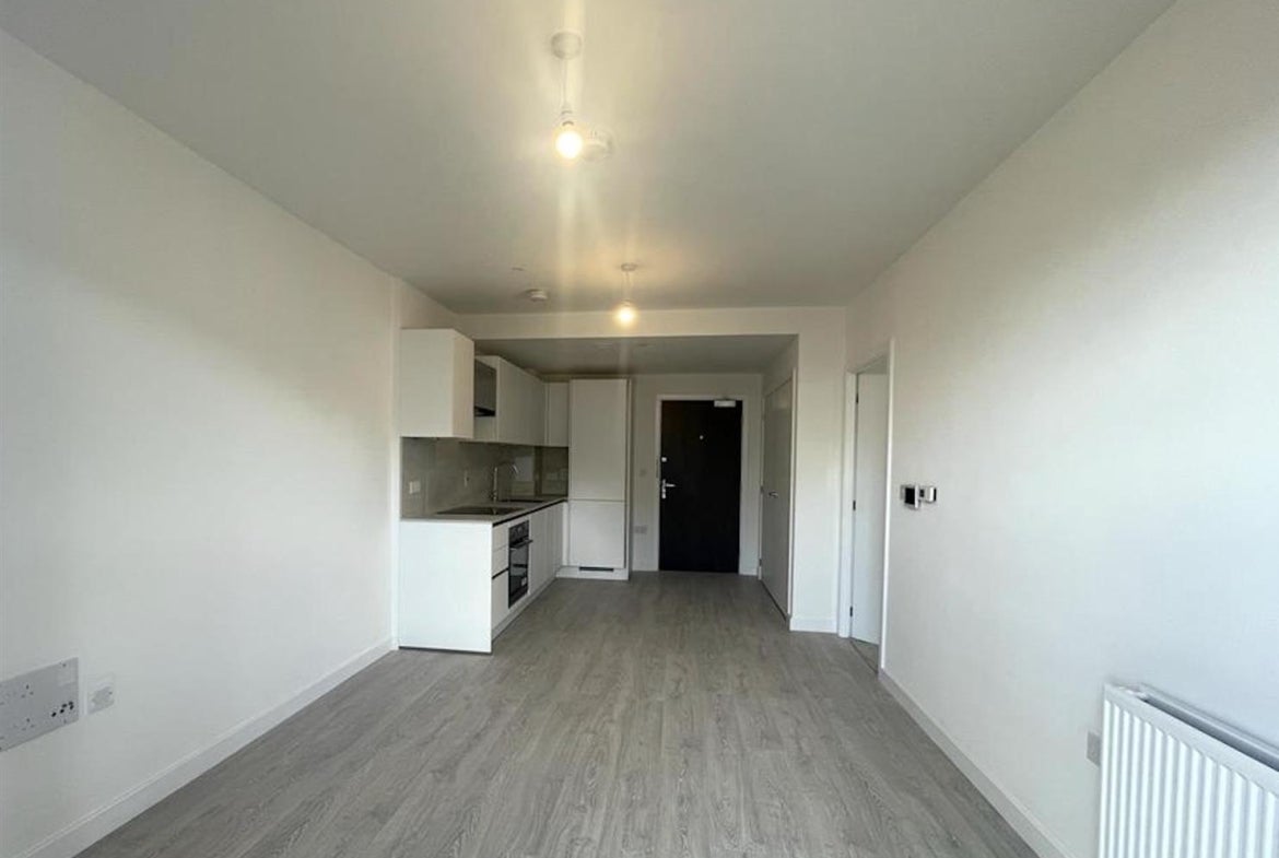 Flat CROWLAND AVENUE in London