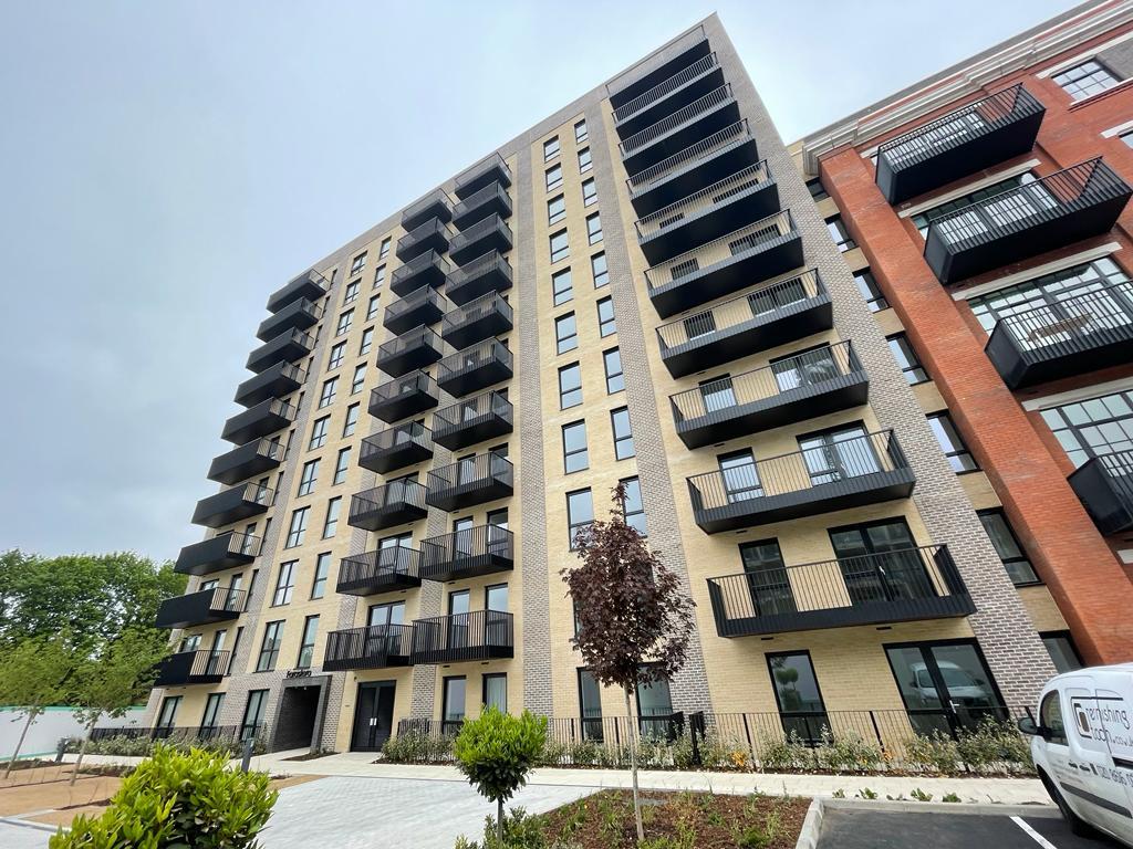 Flat CROWLAND AVENUE in London