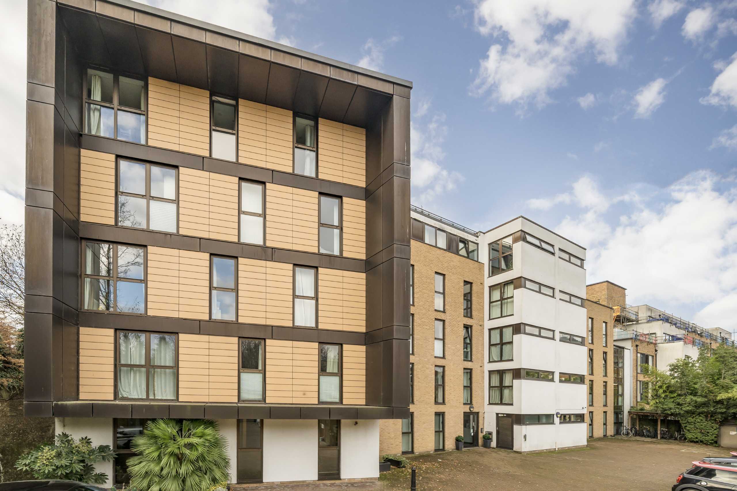 Flat Petergate in Greater London