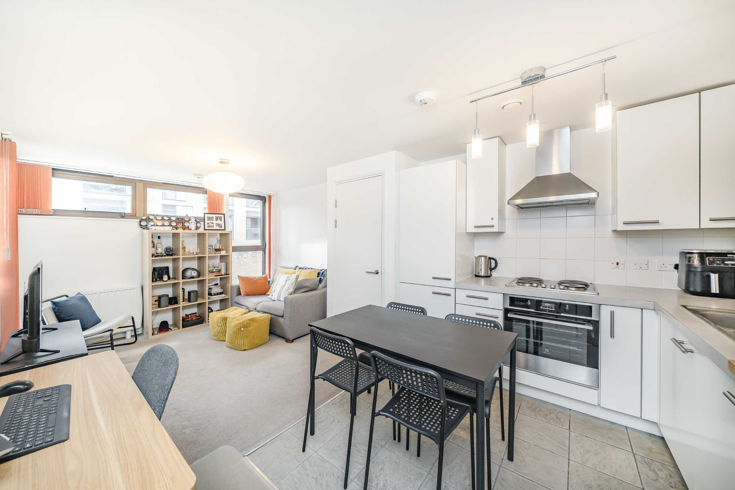 Flat Petergate in Greater London