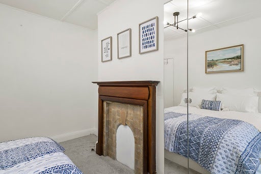 Room Cleveley Crescent in Greater London