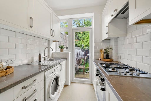 Room Cleveley Crescent in Greater London