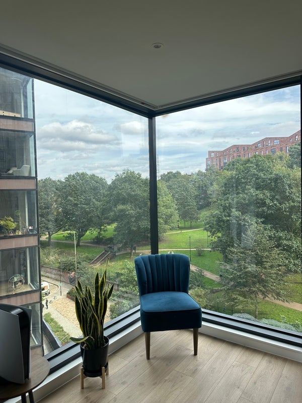 Room Aspin Lane in Manchester