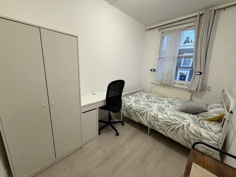 Room Raynham Road in Greater London