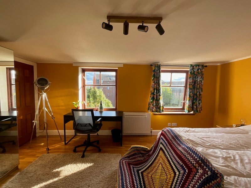 Room St Andrew's Square in Glasgow