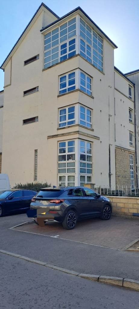 Room Lochend Road South in City of Edinburgh