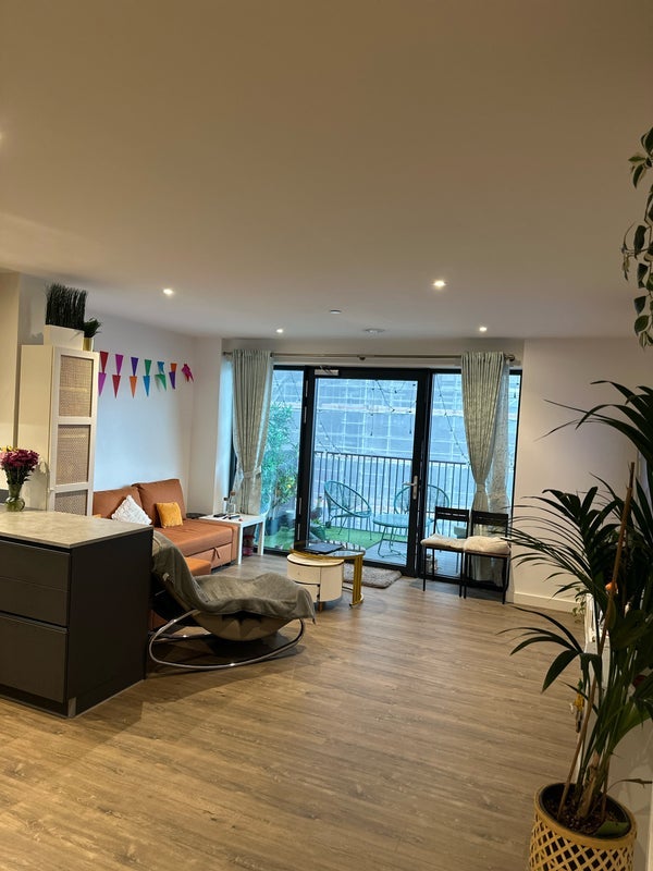 Room Mayfly Close in Greater London