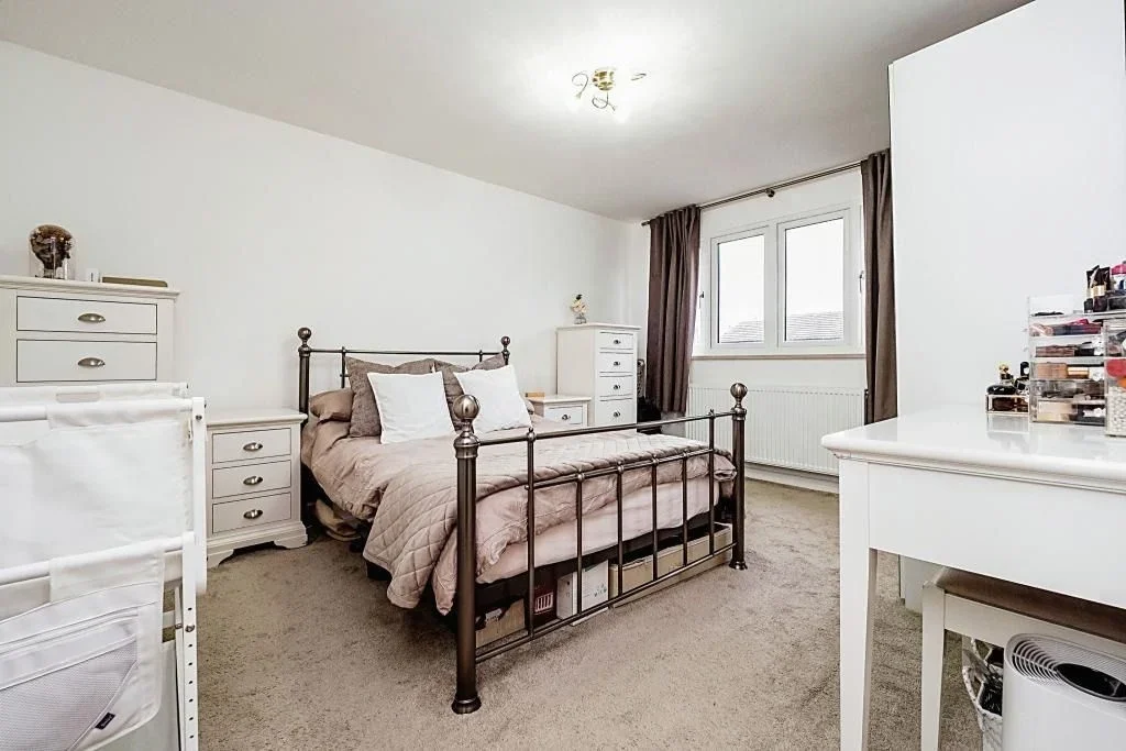 Room Astra Close in Greater London