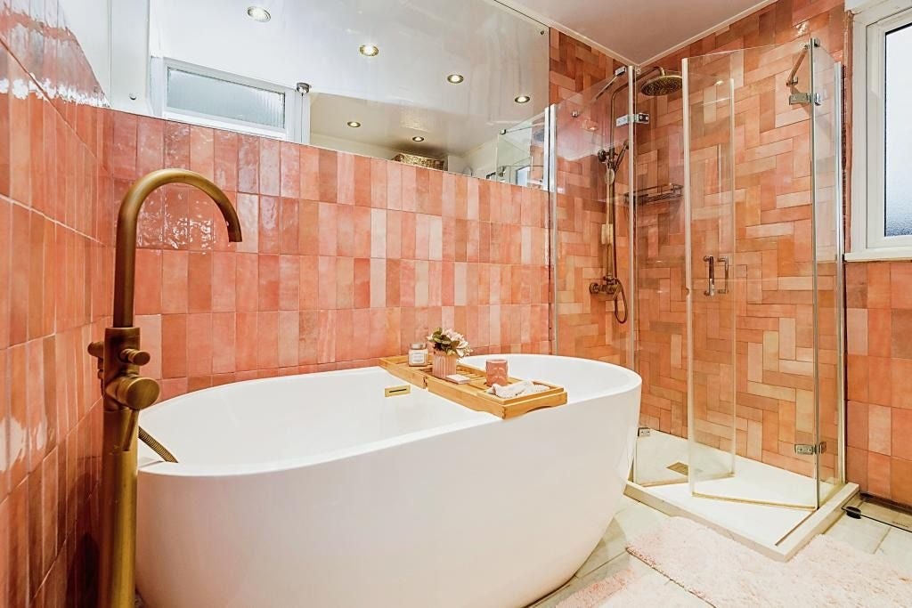 Room Astra Close in Greater London