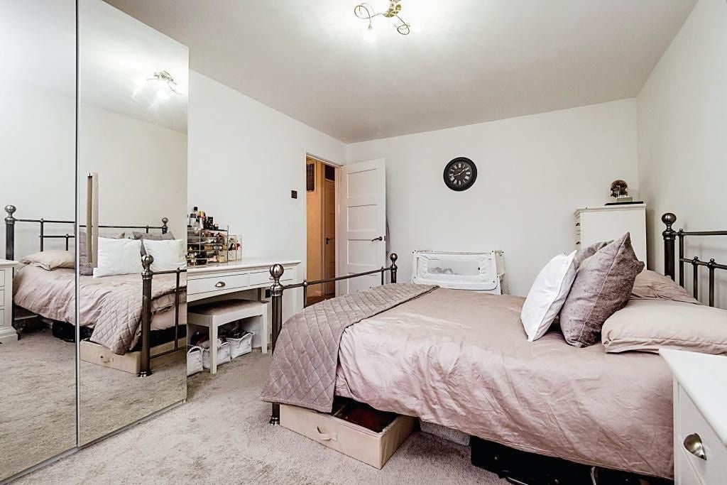 Room Astra Close in Greater London