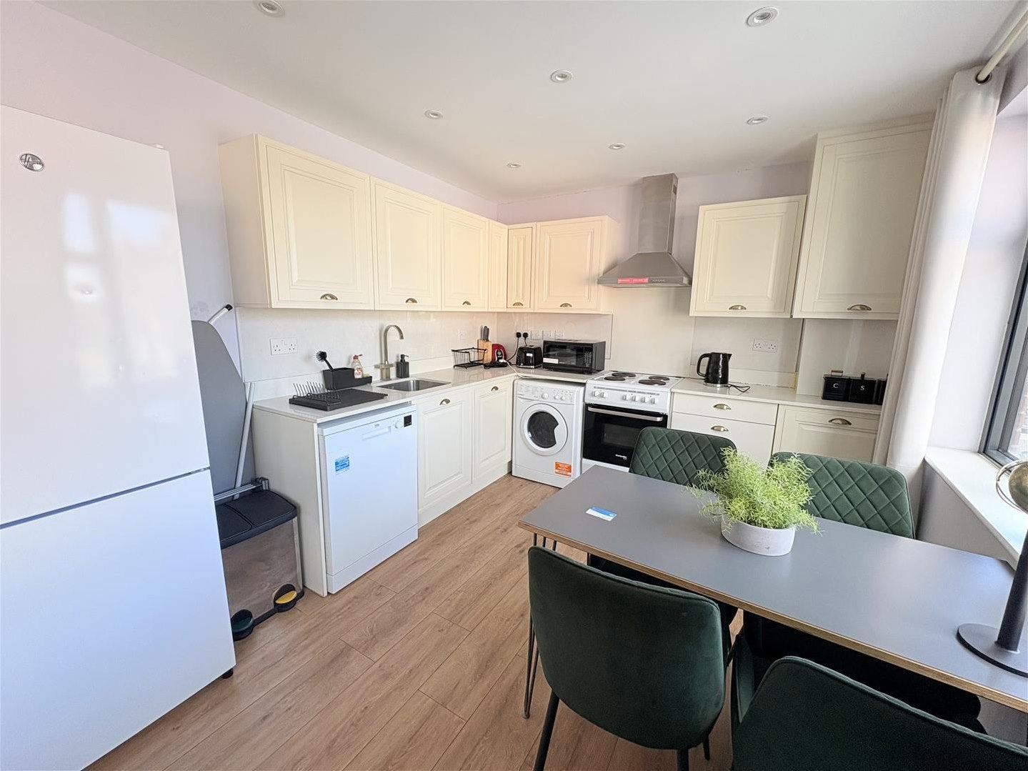 Flat Cooper Road in Greater London