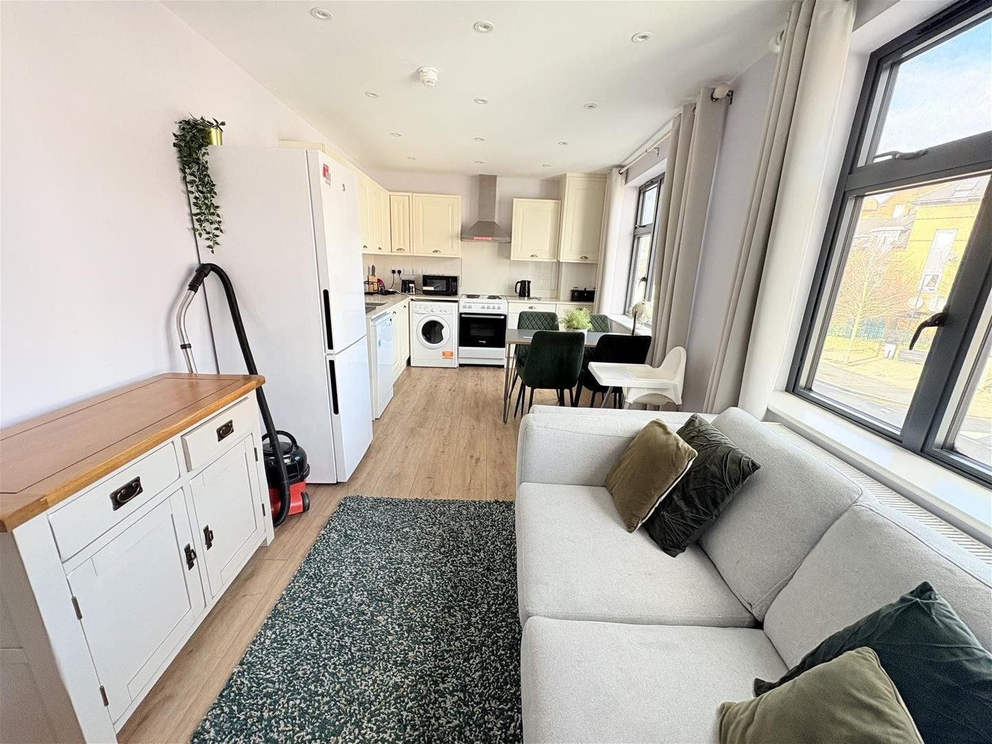 Flat Cooper Road in Greater London