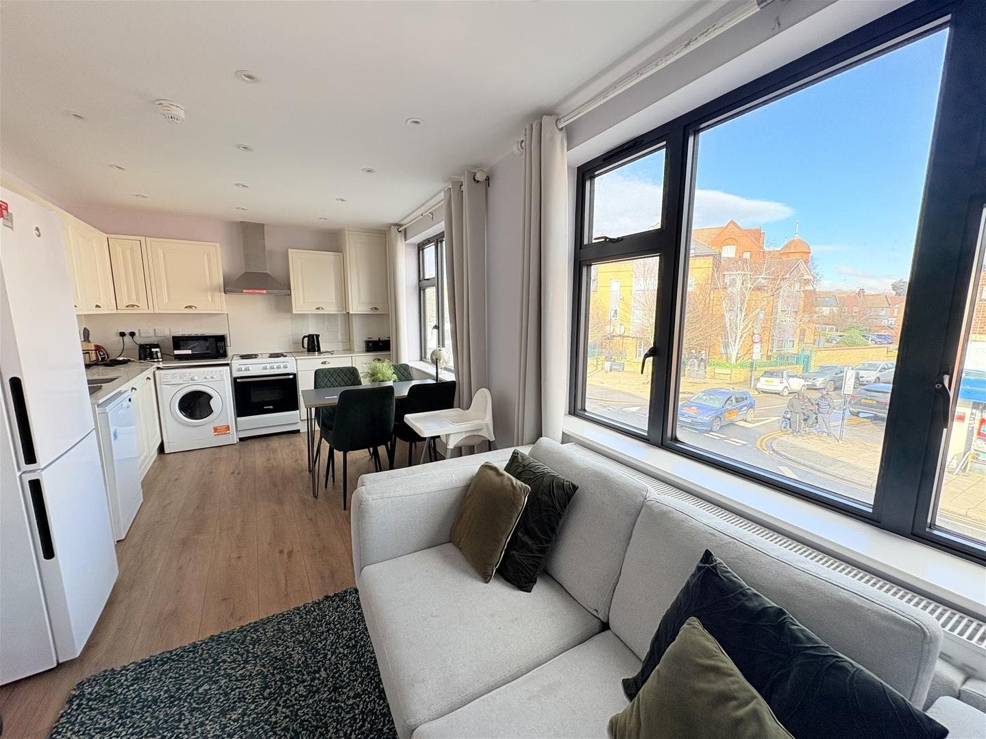 Flat Cooper Road in Greater London