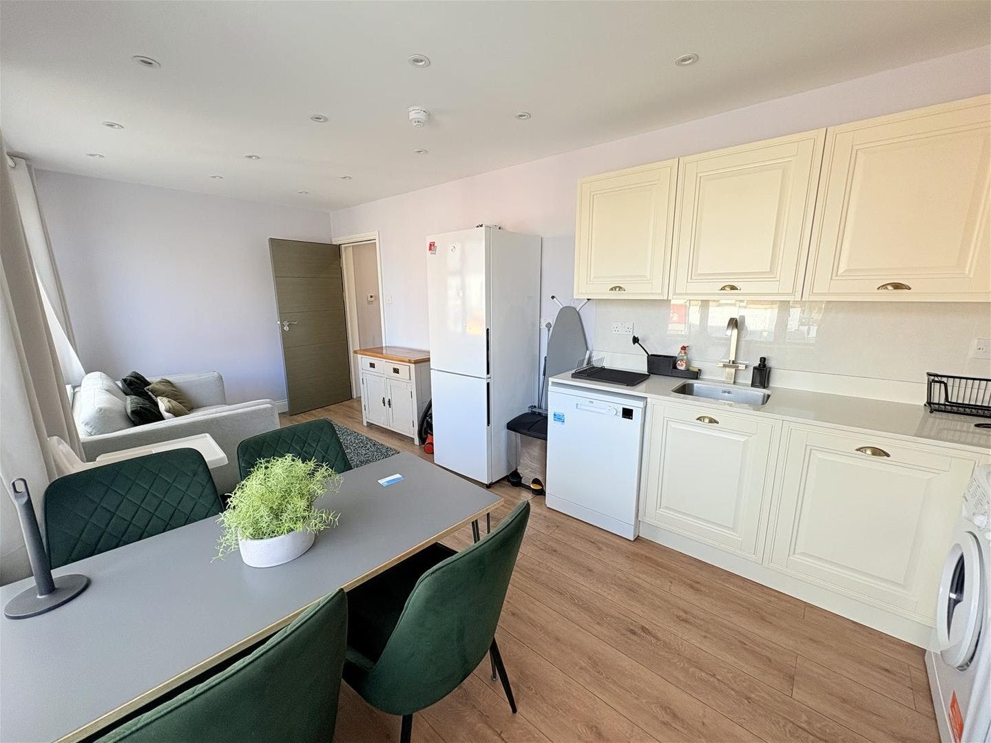Flat Cooper Road in Greater London