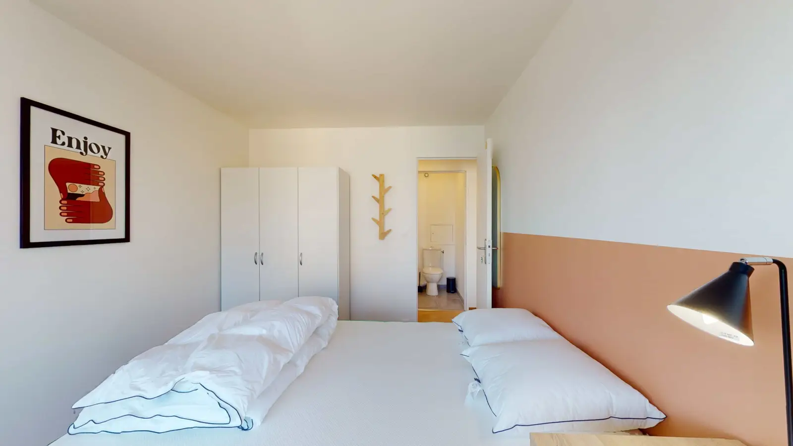 Room Esplanade Charles de Gaulle in Nanterre