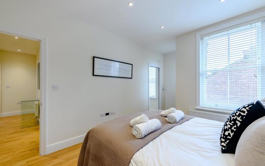 Flat Montagu Mansions in City of Westminster