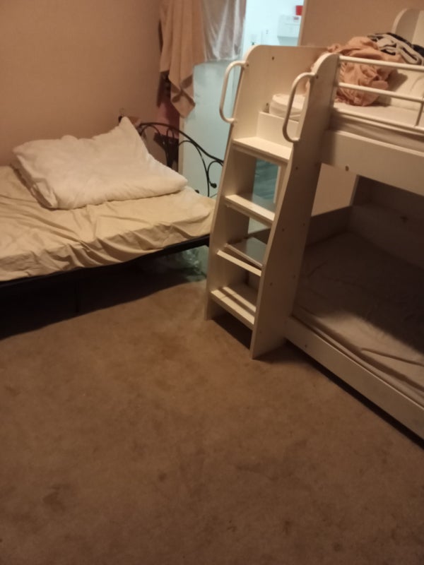 Room Loris Road in Greater London