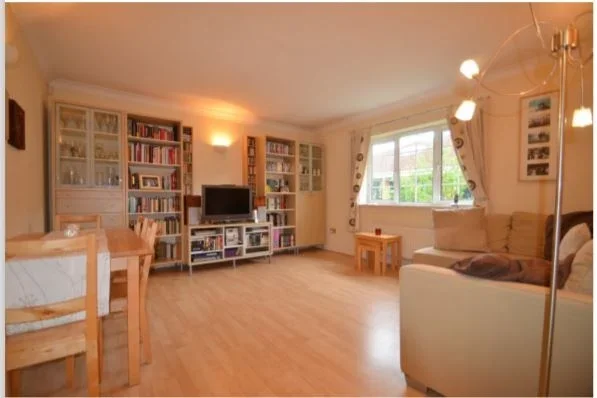 Flat Bewley Street in Greater London