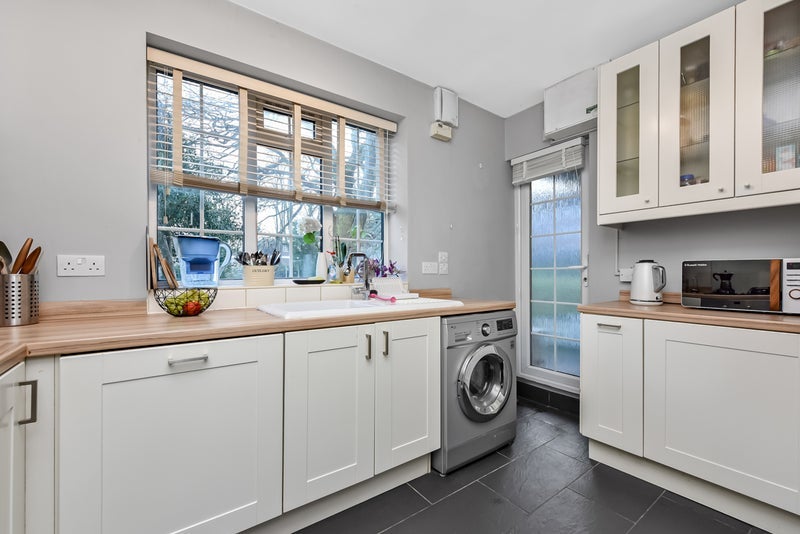 Room Beaconsfield Close in Greater London