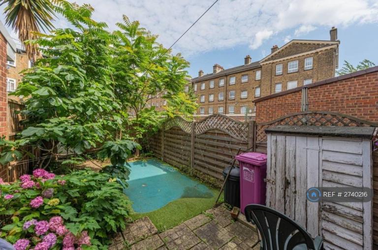 House Saltwell Street in Greater London