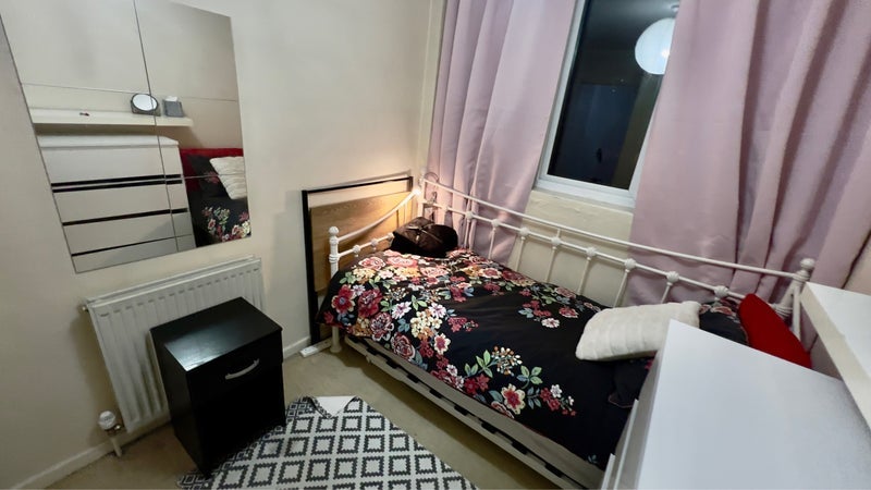 Room Coney Way in Greater London
